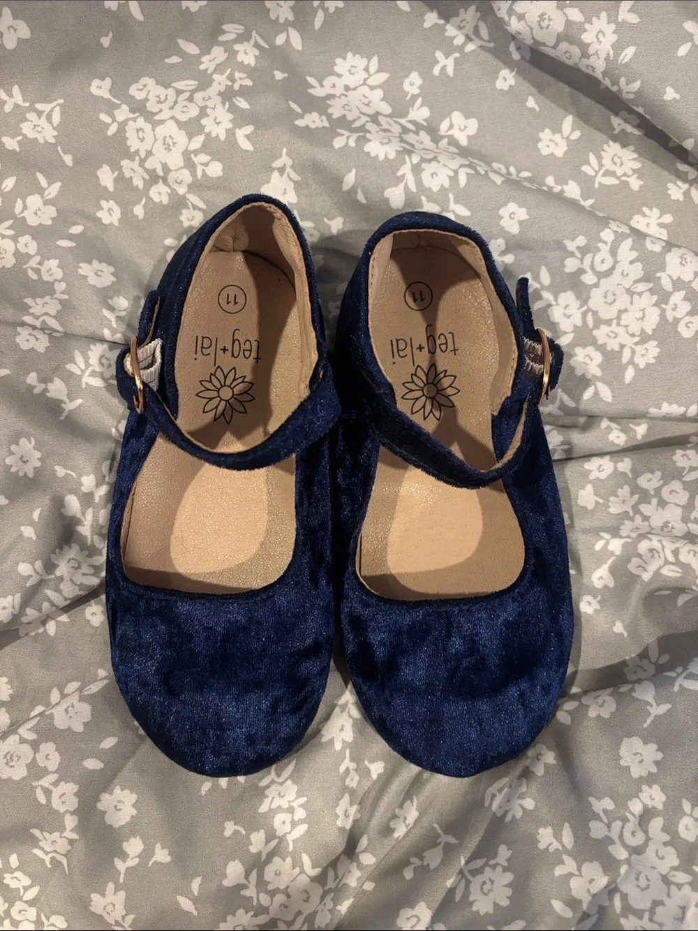 Velvet flats